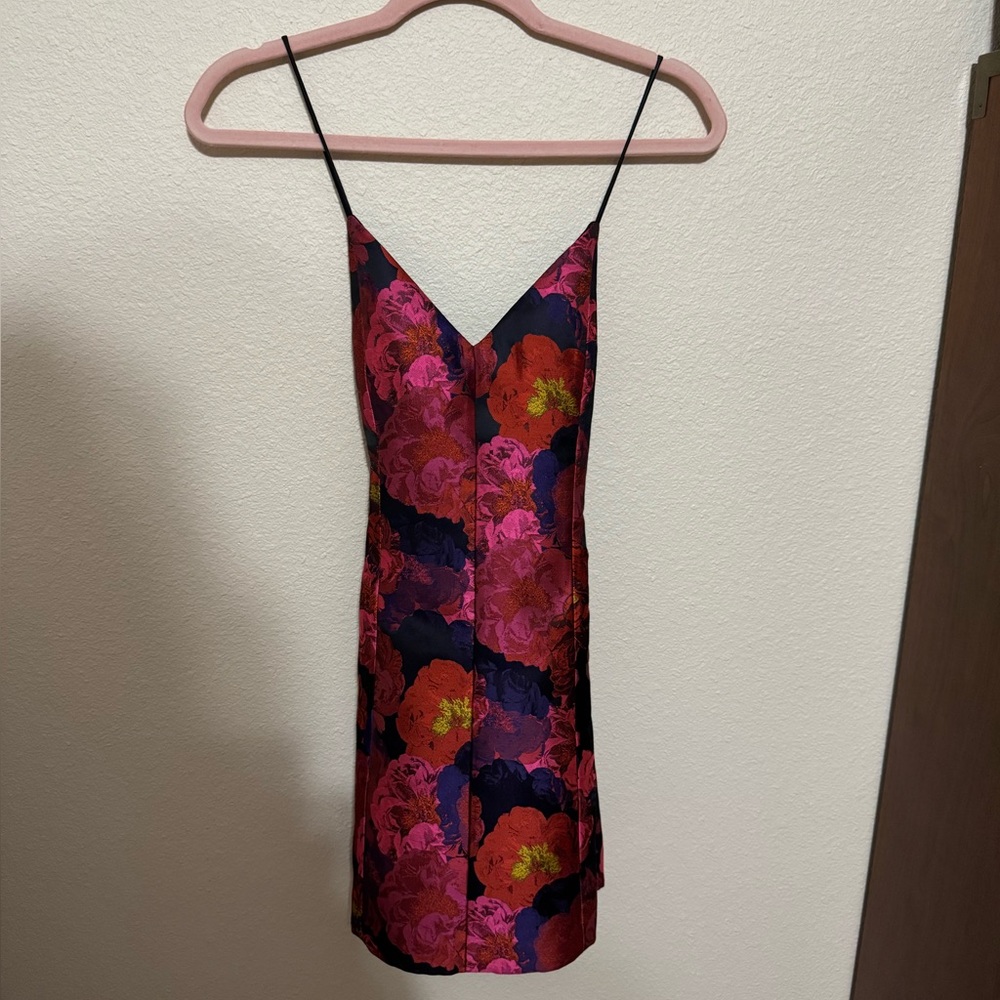 Woman’s Alice & Olivia floral mini dress
Size 0